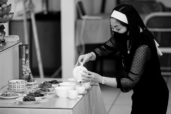 Hien's Mom Funeral-B&W (360)