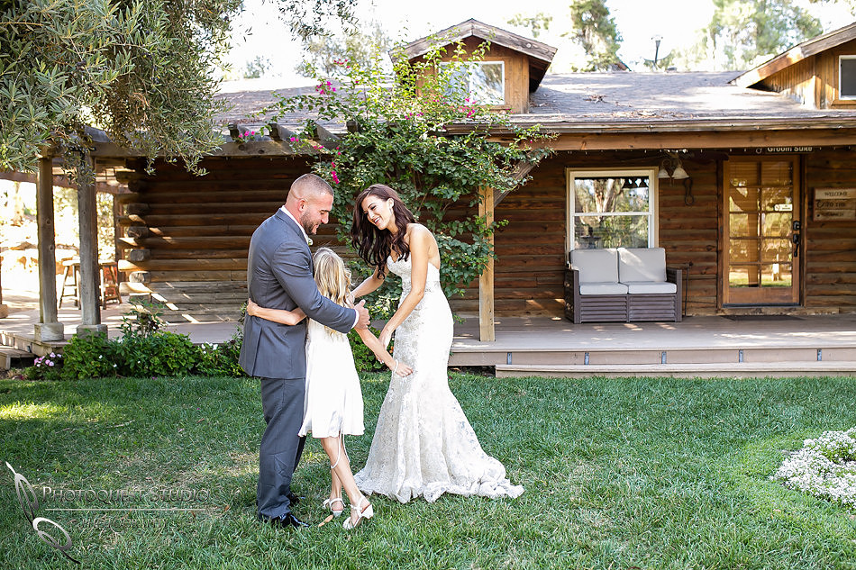 first-look-wedding-photo-at-lake-oak-meadows-by-wedding-photographer-in-temecula,-Photoquest-studio-(22)