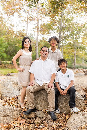 outdoor family photo in irvine by orange county wedding photographer tram bill (51)