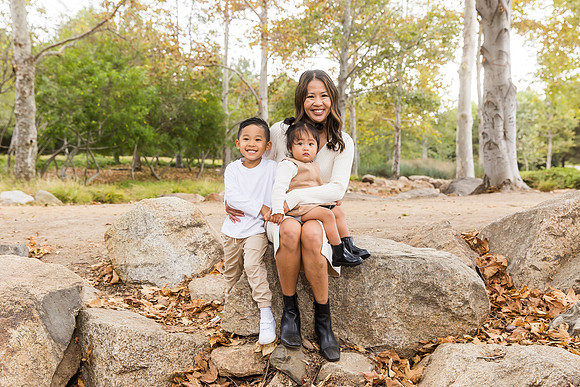 outdoor family photo in irvine by orange county wedding photographer tram bill (123)