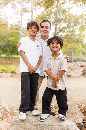 outdoor family photo in irvine by orange county wedding photographer tram bill (66)