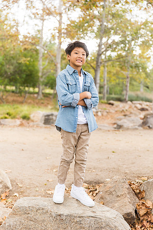outdoor family photo in irvine by orange county wedding photographer tram bill (101)