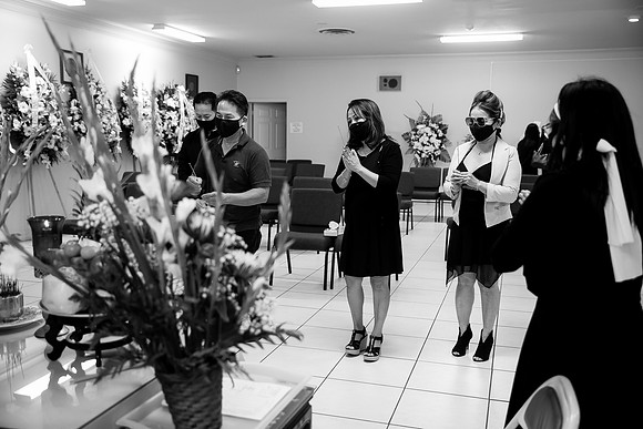 Hien's Mom Funeral-B&W (268)