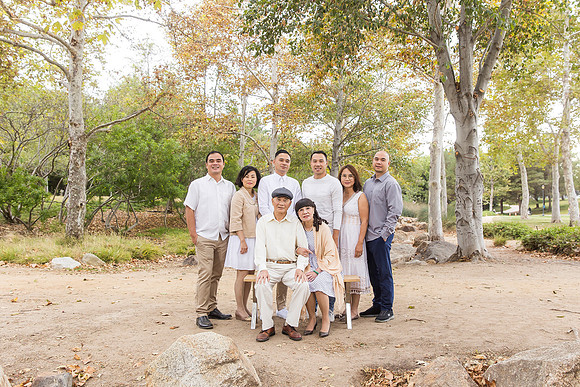 outdoor family photo in irvine by orange county wedding photographer tram bill (188)