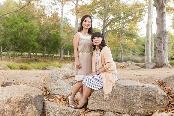 outdoor family photo in irvine by orange county wedding photographer tram bill (173)