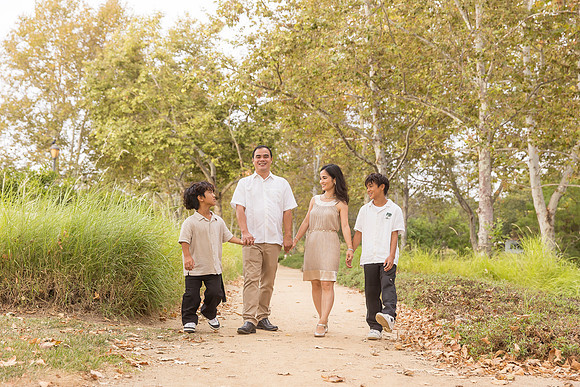 outdoor family photo in irvine by orange county wedding photographer tram bill (237)