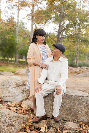 outdoor family photo in irvine by orange county wedding photographer tram bill (142)