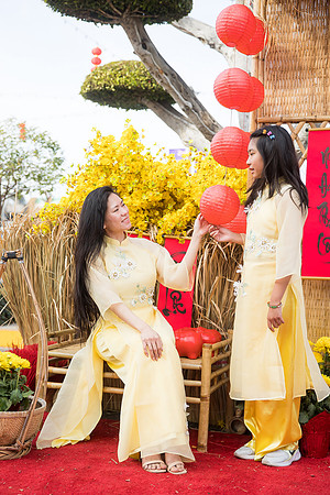 mother and daughter lunar new year viet tet photo orange county los angeles wedding photographer-9