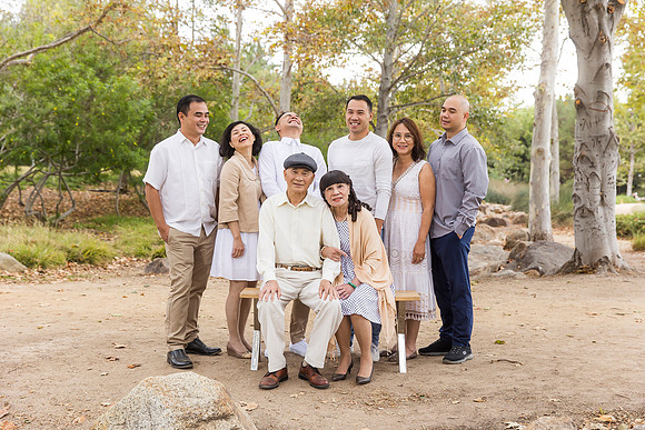 outdoor family photo in irvine by orange county wedding photographer tram bill (191)