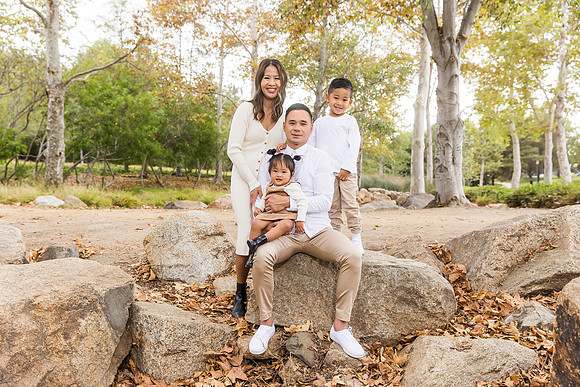 outdoor family photo in irvine by orange county wedding photographer tram bill (118)