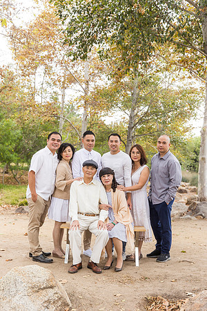 outdoor family photo in irvine by orange county wedding photographer tram bill (192)