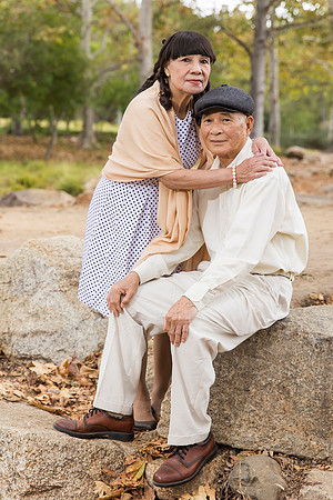 outdoor family photo in irvine by orange county wedding photographer tram bill (162)