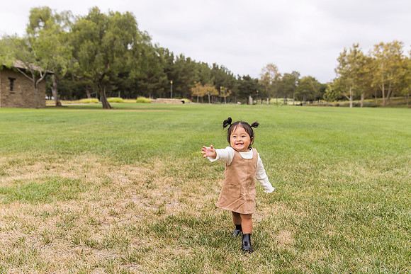 outdoor family photo in irvine by orange county wedding photographer tram bill (227)