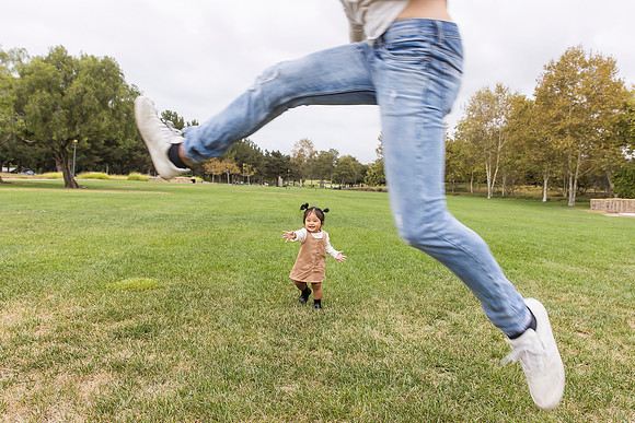 outdoor family photo in irvine by orange county wedding photographer tram bill (230)