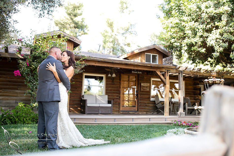 first-look-wedding-photo-at-lake-oak-meadows-by-wedding-photographer-in-temecula,-Photoquest-studio-(18)