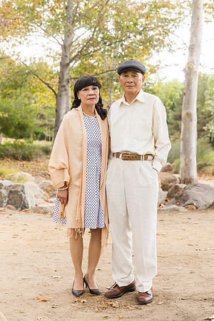 outdoor family photo in irvine by orange county wedding photographer tram bill (45)