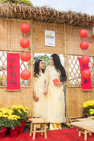 mother and daughter lunar new year viet tet photo orange county los angeles wedding photographer-2